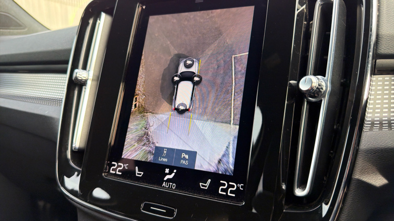 Volvo Xc40 2.0 B4P R DESIGN Pro 5dr AWD Auto Petrol Estate